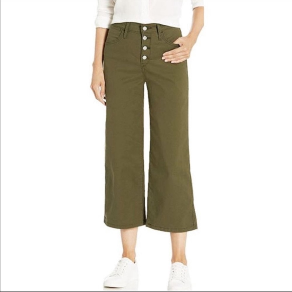 Levi’s Mile High Cropped Wide Leg Pants
Size 30 • Olive Green